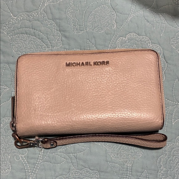 Michael Kors Handbags - Michael Kors Blush Leather Wristlet